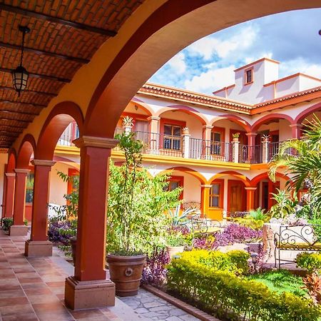 Encanto De La Sierra Hotel Маскота Екстериор снимка