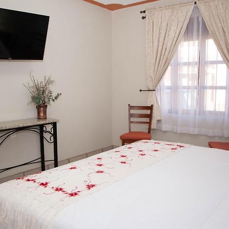 Encanto De La Sierra Hotel Маскота Екстериор снимка