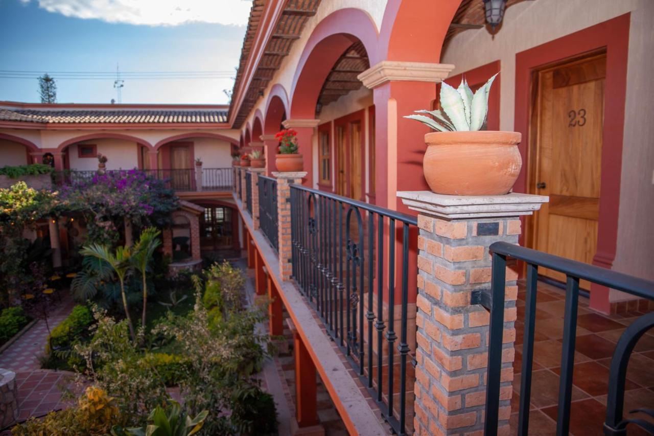 Encanto De La Sierra Hotel Маскота Екстериор снимка