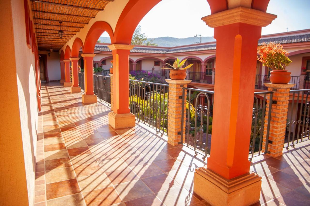 Encanto De La Sierra Hotel Маскота Екстериор снимка